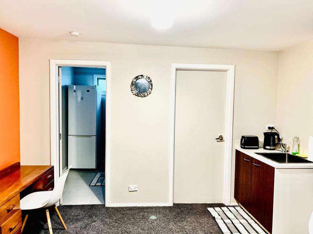 Private Studio Auckland Self Checkin And 2 Parking Netflix Prime エクステリア 写真